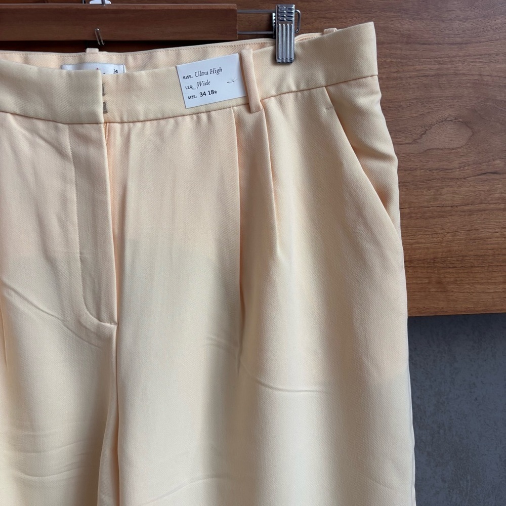 Abercrombie & Fitch Ultra Hight Rise Wide Leg Pant in Yellow, Size 34 - Picture 8 of 16